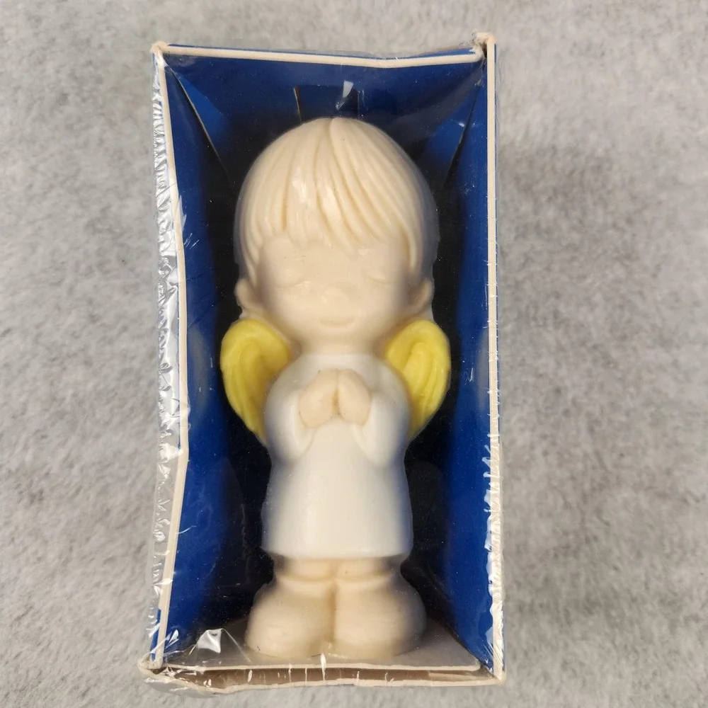 Holiday Candle Angel Wax Candle 5 Inch New in Box Made in‎ USA Christmas Decor